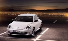 Volkswagen New Beetle E 2016 - Bán xe Volkswagen New Beetle E đời 2016, màu kem (be), nhập khẩu chính hãng giá 1 tỷ 359 tr tại Quảng Bình