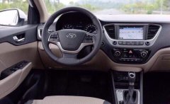 Hyundai Accent   1.4   2018 - Cần bán Hyundai Accent 1.4 đời 2018, màu bạc giá 555 triệu tại Tp.HCM
