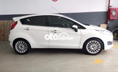 Cần bán lại xe Ford Fiesta năm 2017, màu trắng còn mới, giá tốt giá 400 triệu tại Tp.HCM